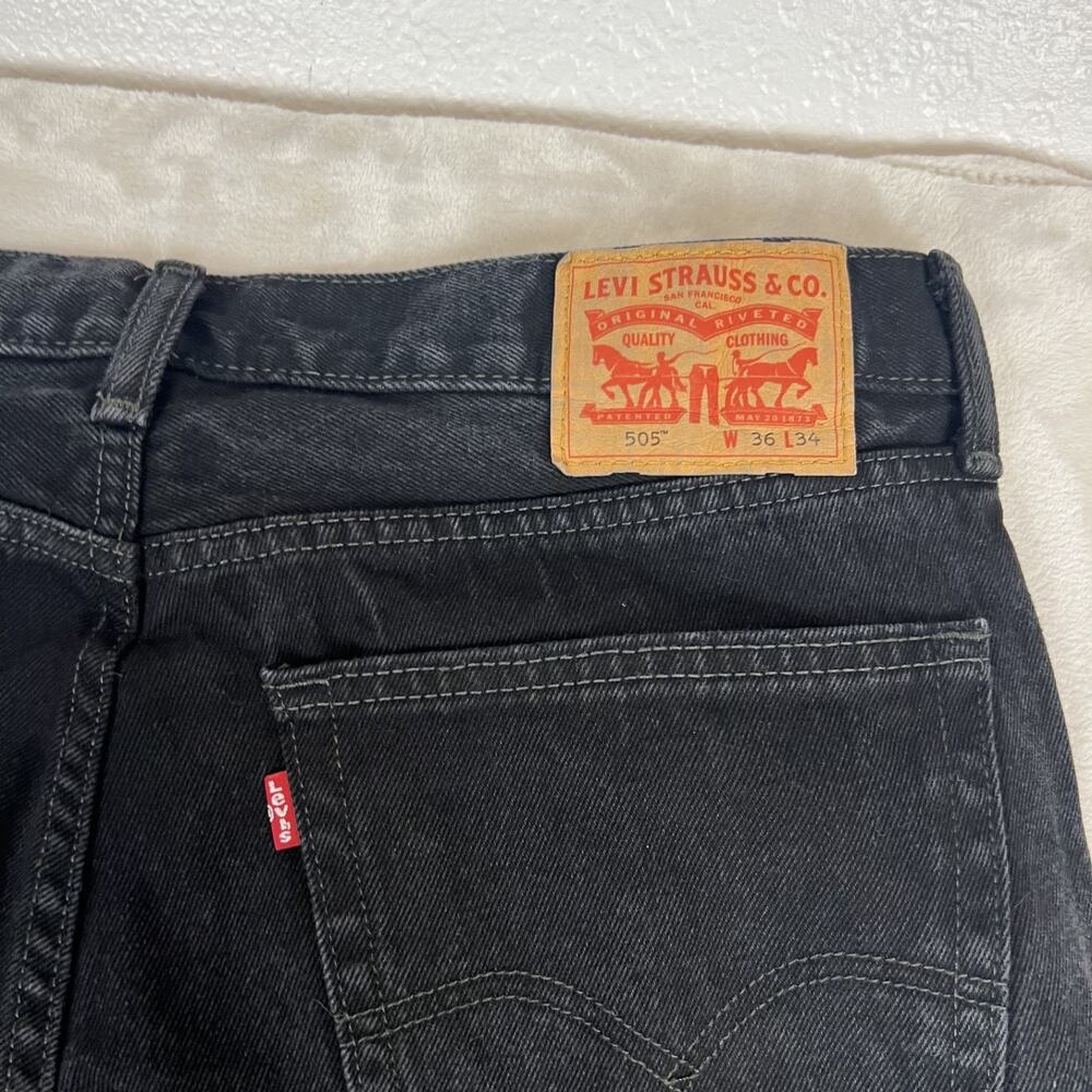 Levis 505 Jeans Mens 36x34 Black Denim Straight Leg Dad Grunge Workwear Classic - Picture 13 of 14